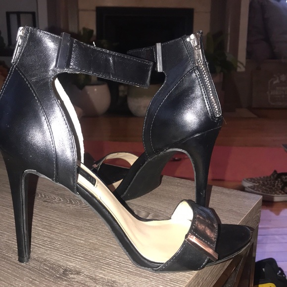 Black Heel - Picture 4 of 5